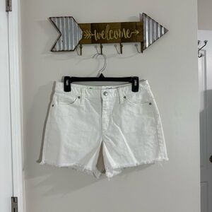 Universal Thread White Jean Shorts size 6/28 with 4” inseam